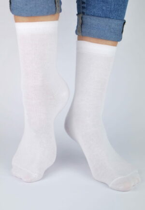 Białe gładkie skarpetki bawełniane Noviti bezszwowe
